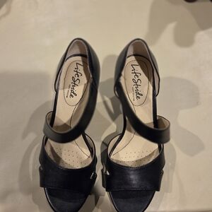 Life Stride Women's Black Sandals, 3" NON-SMOKING HOME